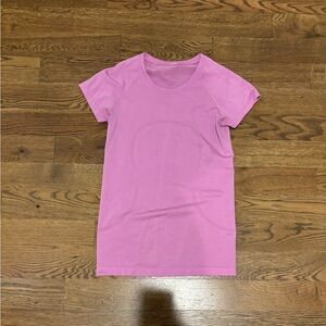Lululemon Womens Swiftly Tech Pink Size 6 Short Sleeve Shirt